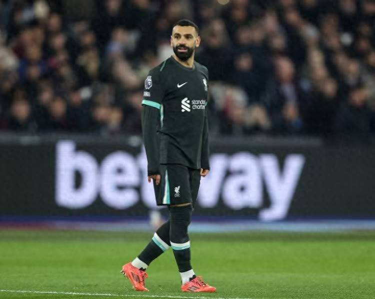 KAIYUN SPORTS-萨拉赫重要时刻险胜，SKT带队取胜！赢得满堂喝彩(萨拉赫和范戴克谁厉害)